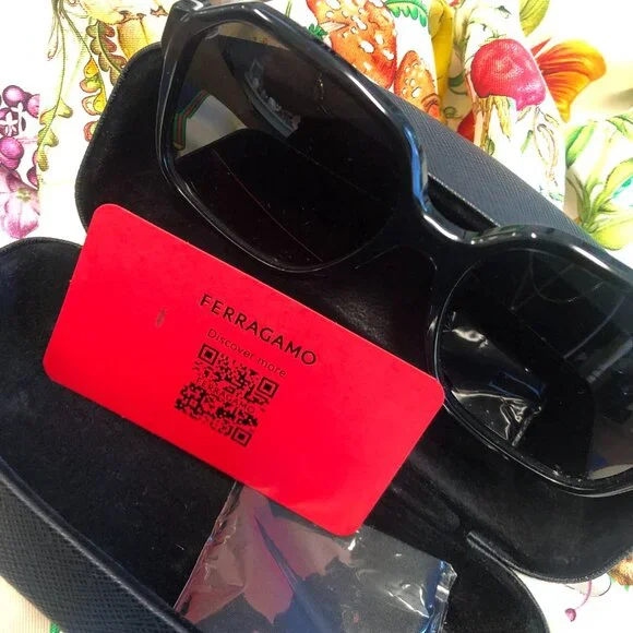 Salvatore Ferragamo Sunglases-Case-Cloth & Card